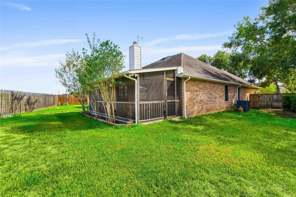 8823 Saratoga Drive Sugar Land, TX 77479