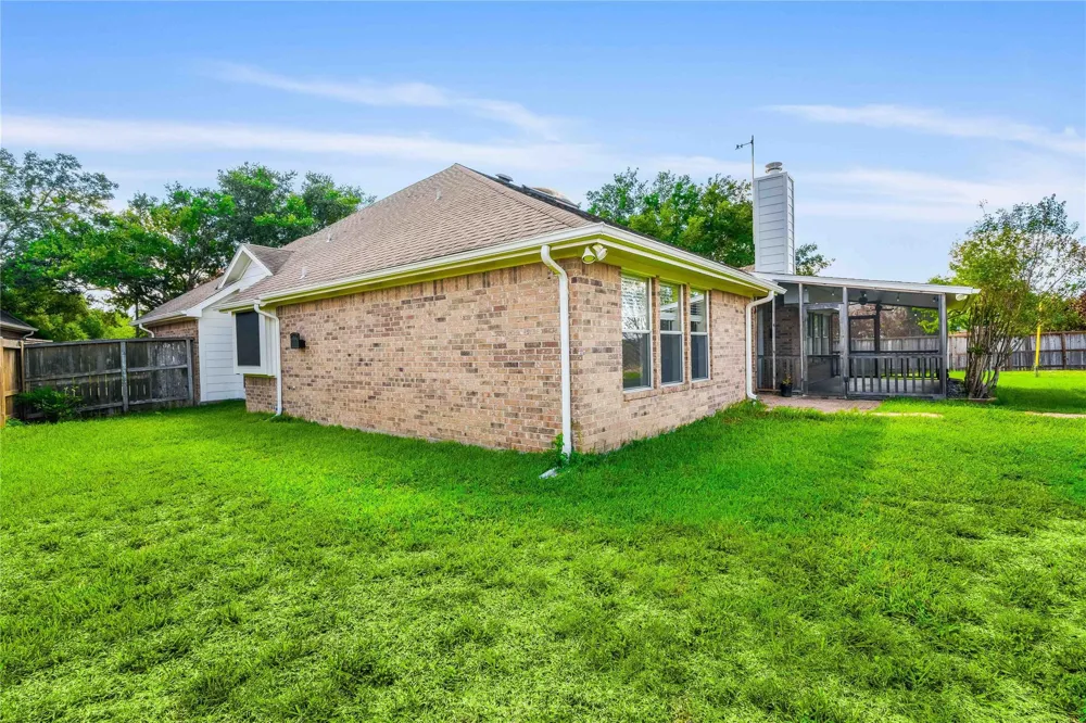 8823 Saratoga Drive Sugar Land, TX 77479