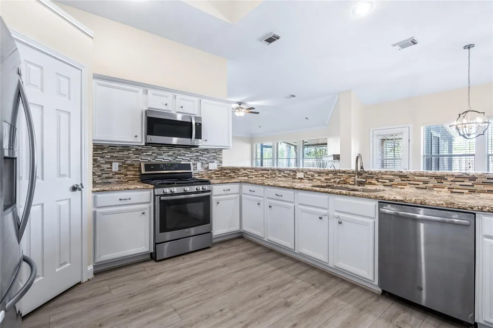 8823 Saratoga Drive Sugar Land, TX 77479