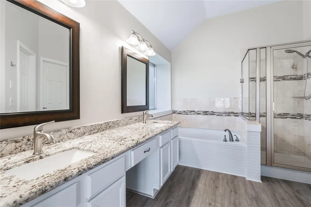8823 Saratoga Drive Sugar Land, TX 77479