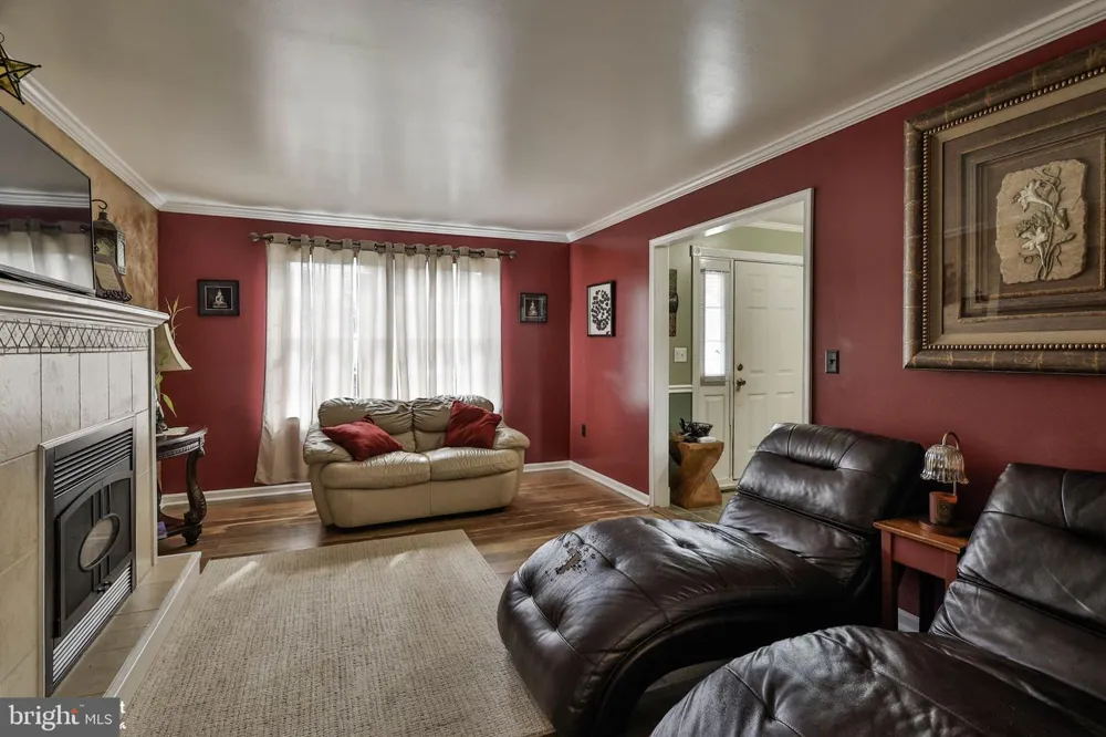 5016 FOXRUN LANE Whitehall, PA 18052