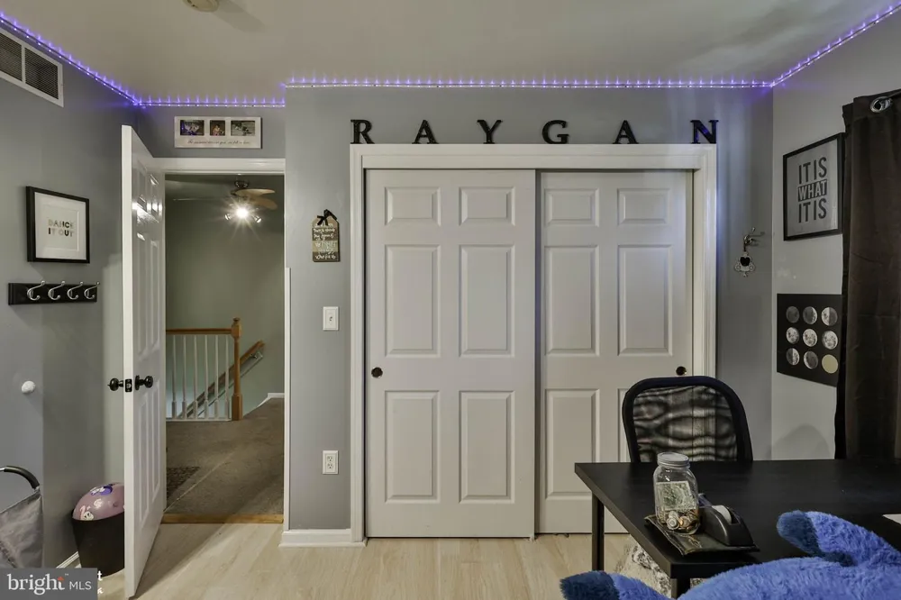5016 FOXRUN LANE Whitehall, PA 18052