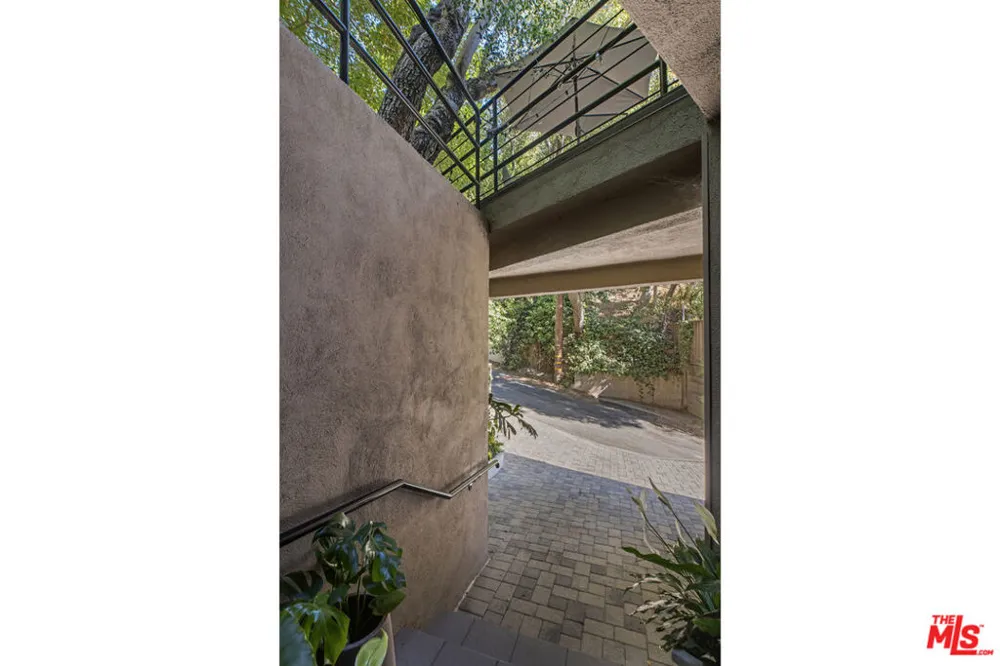 10361 Caribou Lane Los Angeles, CA 90077