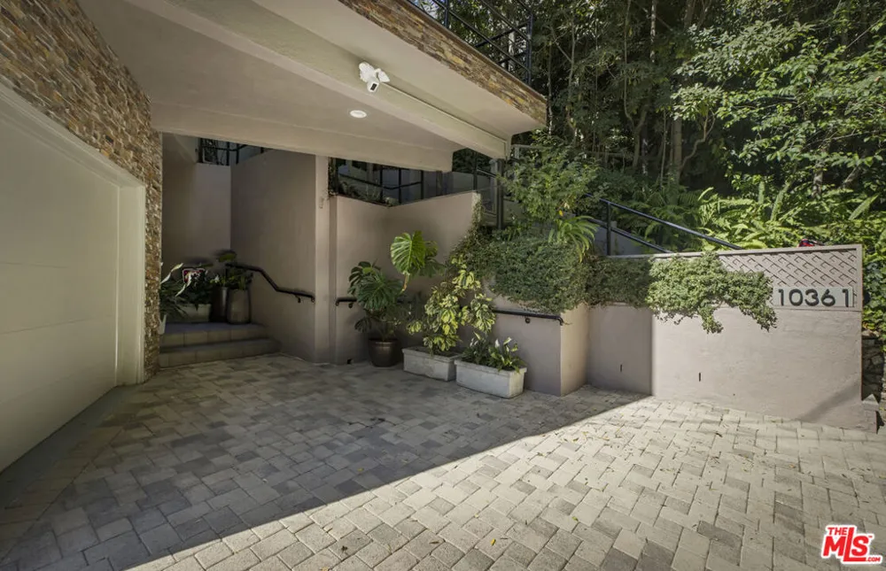 10361 Caribou Lane Los Angeles, CA 90077