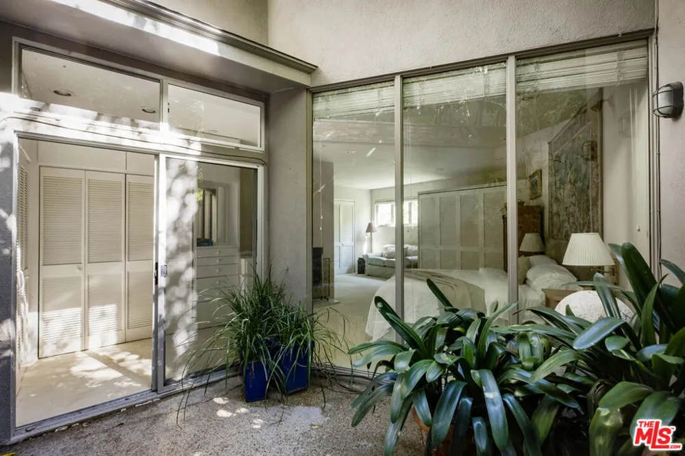 10361 Caribou Lane Los Angeles, CA 90077