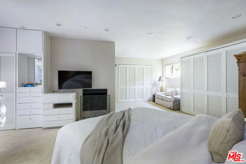 10361 Caribou Lane Los Angeles, CA 90077