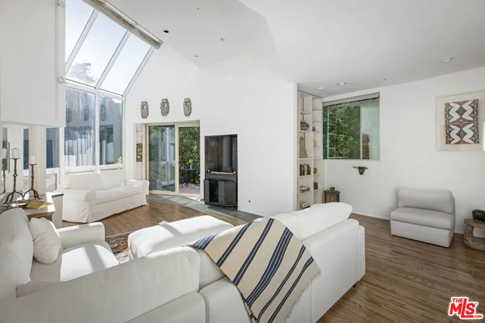 10361 Caribou Lane Los Angeles, CA 90077