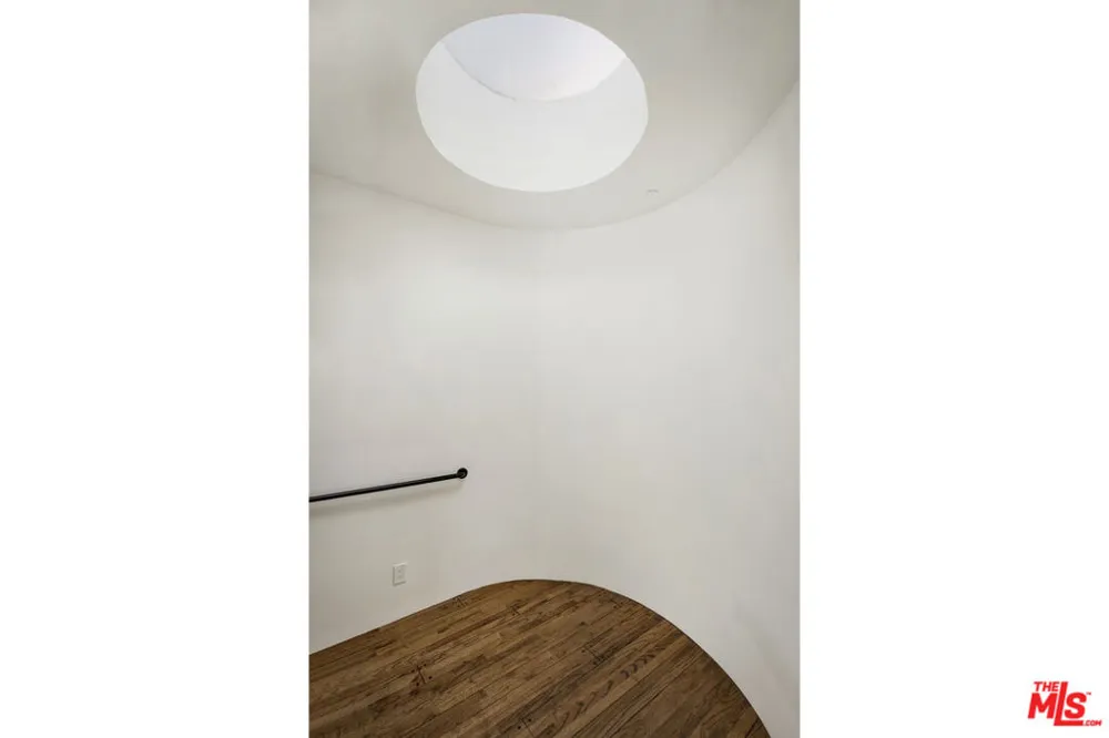 10361 Caribou Lane Los Angeles, CA 90077
