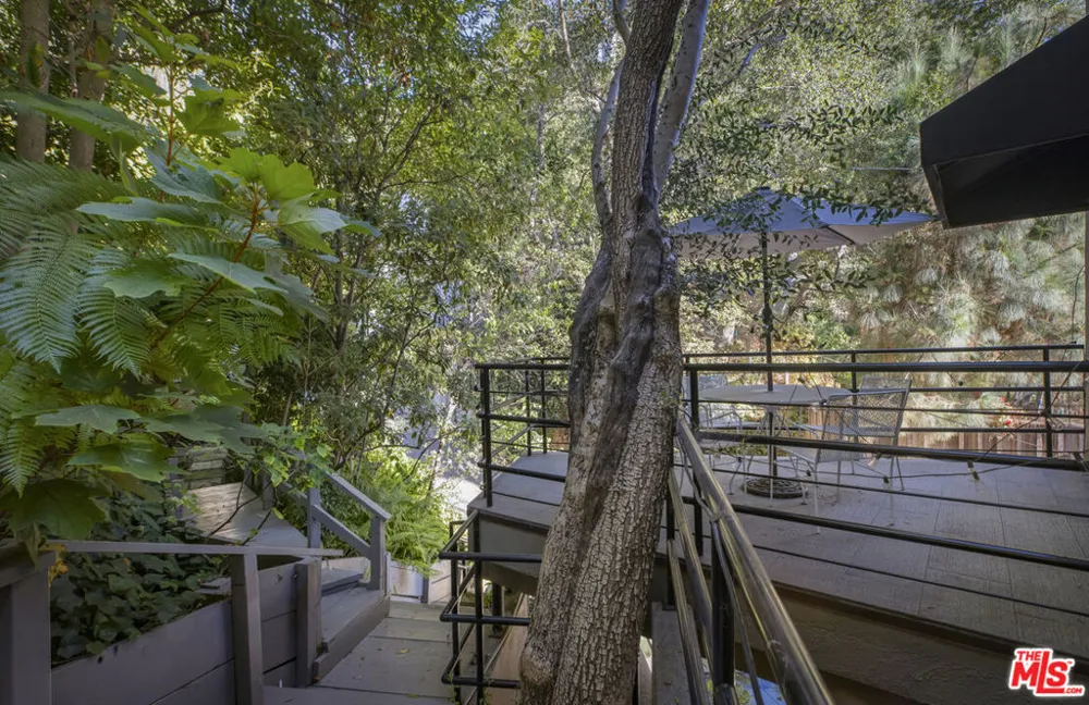 10361 Caribou Lane Los Angeles, CA 90077