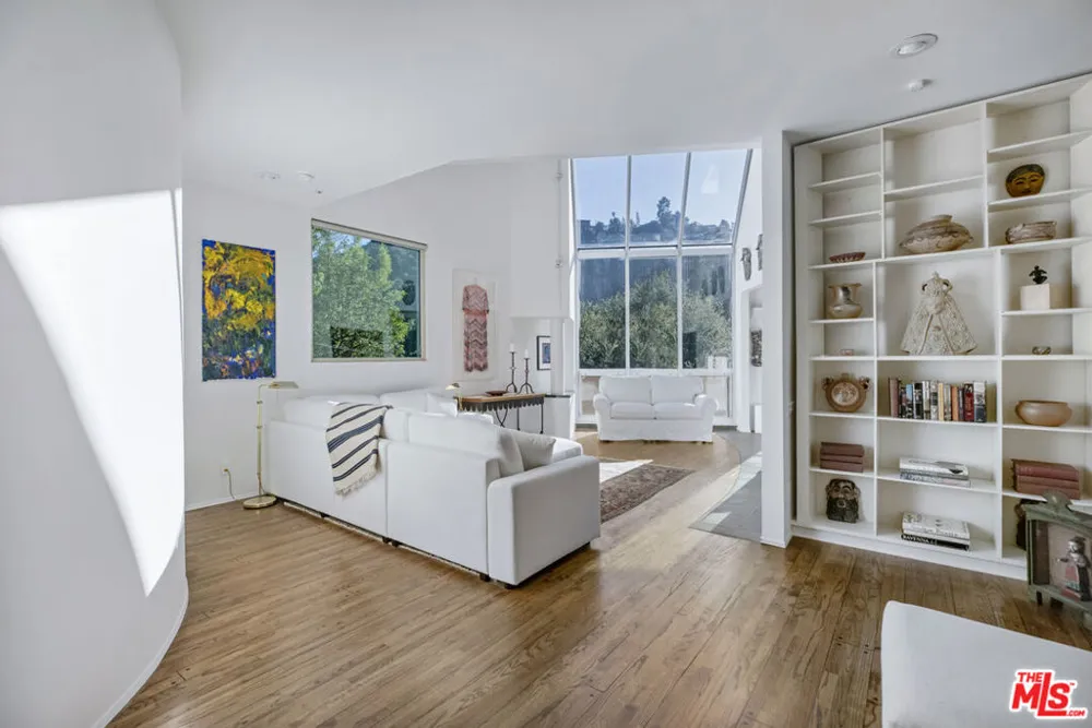 10361 Caribou Lane Los Angeles, CA 90077