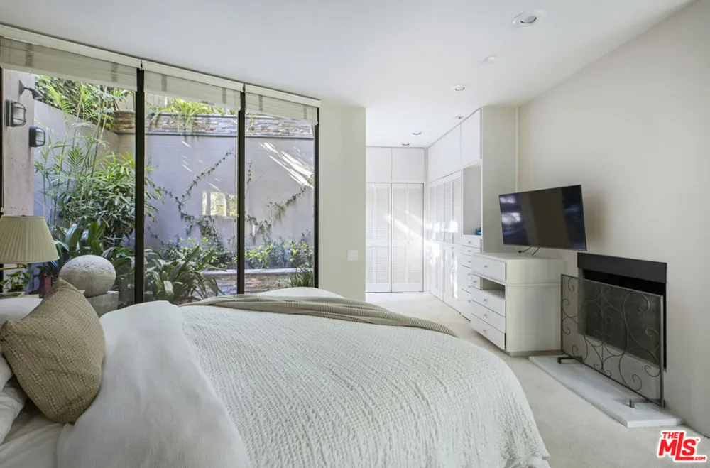 10361 Caribou Lane Los Angeles, CA 90077