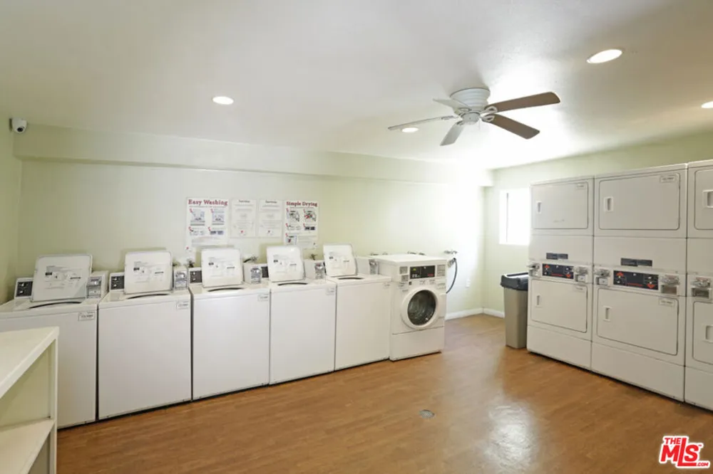 550 S Manhattan Place Los Angeles, CA 90020