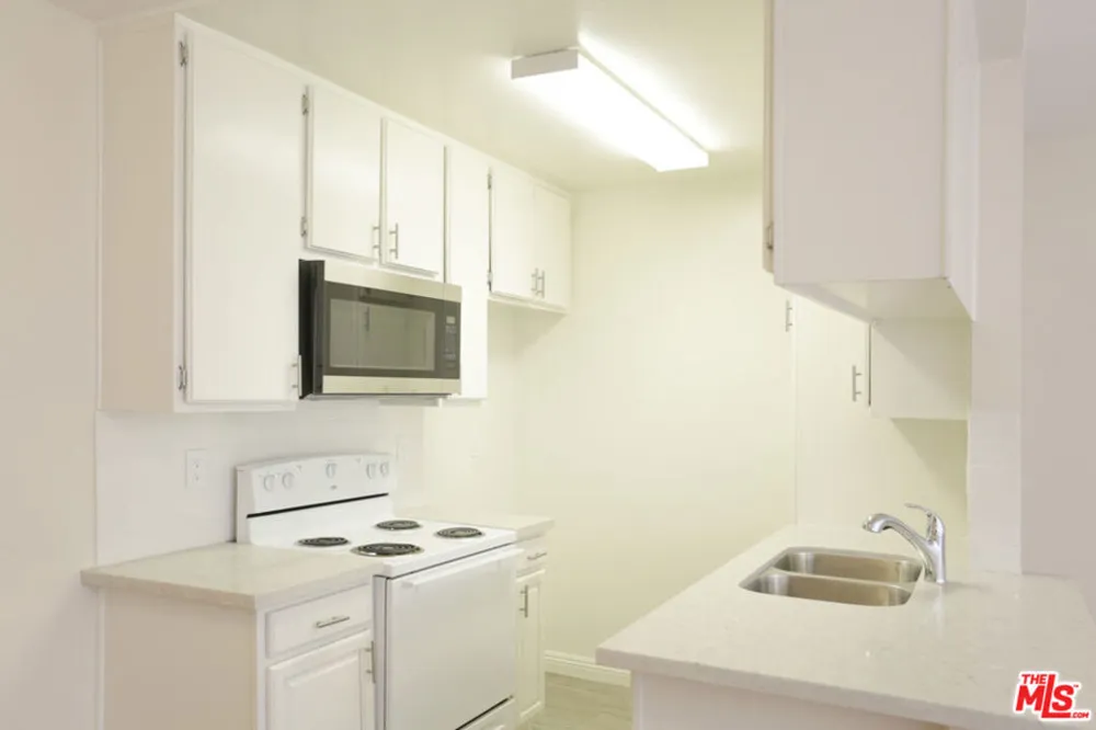 550 S Manhattan Place Los Angeles, CA 90020