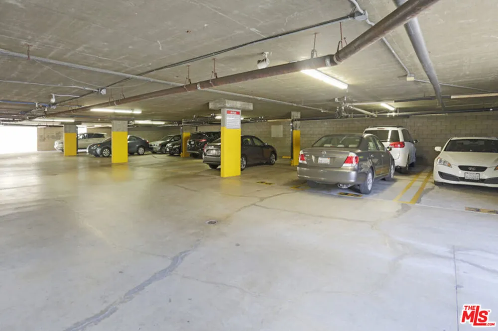 550 S Manhattan Place Los Angeles, CA 90020