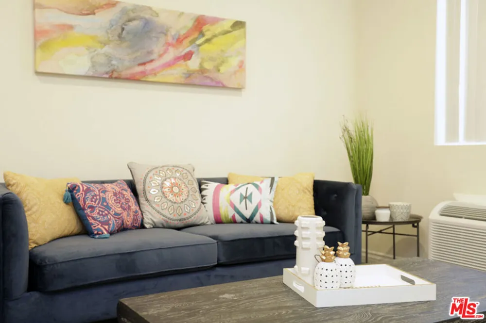 550 S Manhattan Place Los Angeles, CA 90020