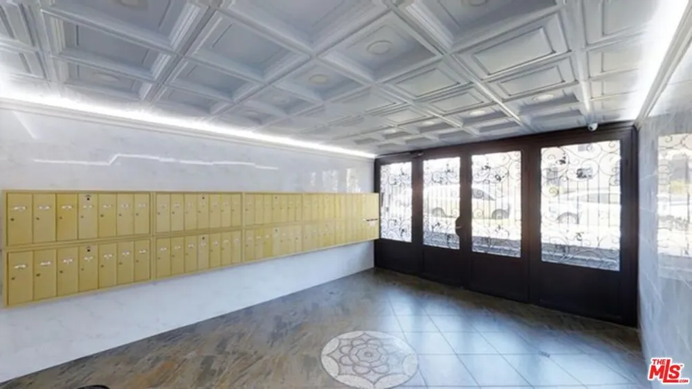 550 S Manhattan Place Los Angeles, CA 90020