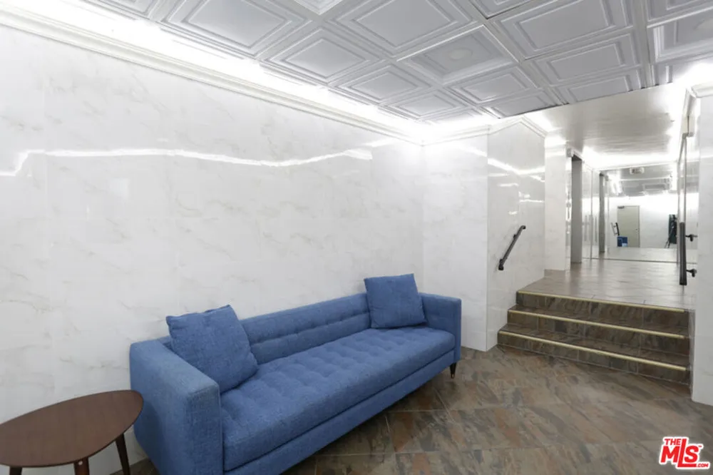 550 S Manhattan Place Los Angeles, CA 90020