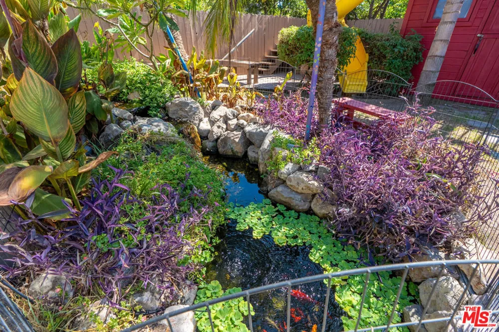 7426 Caldus Avenue Los Angeles, CA 91406