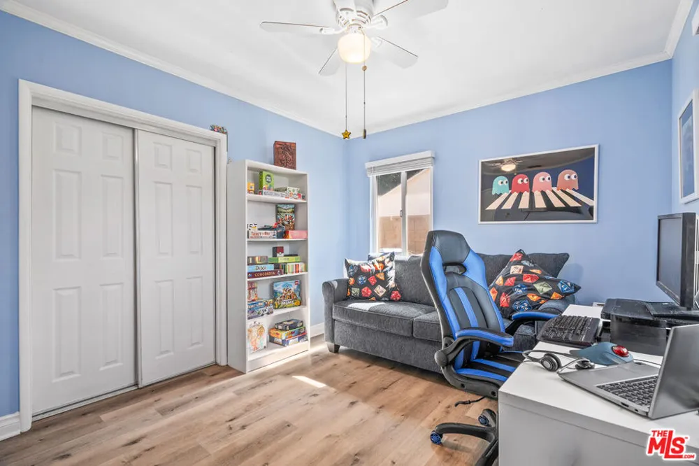 7426 Caldus Avenue Los Angeles, CA 91406