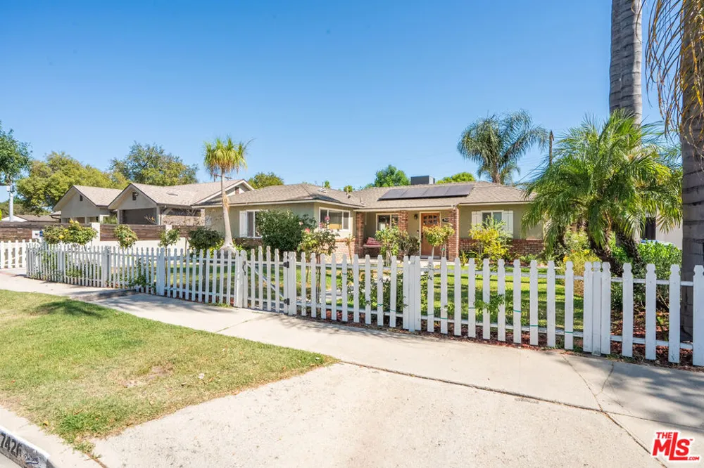 7426 Caldus Avenue Los Angeles, CA 91406