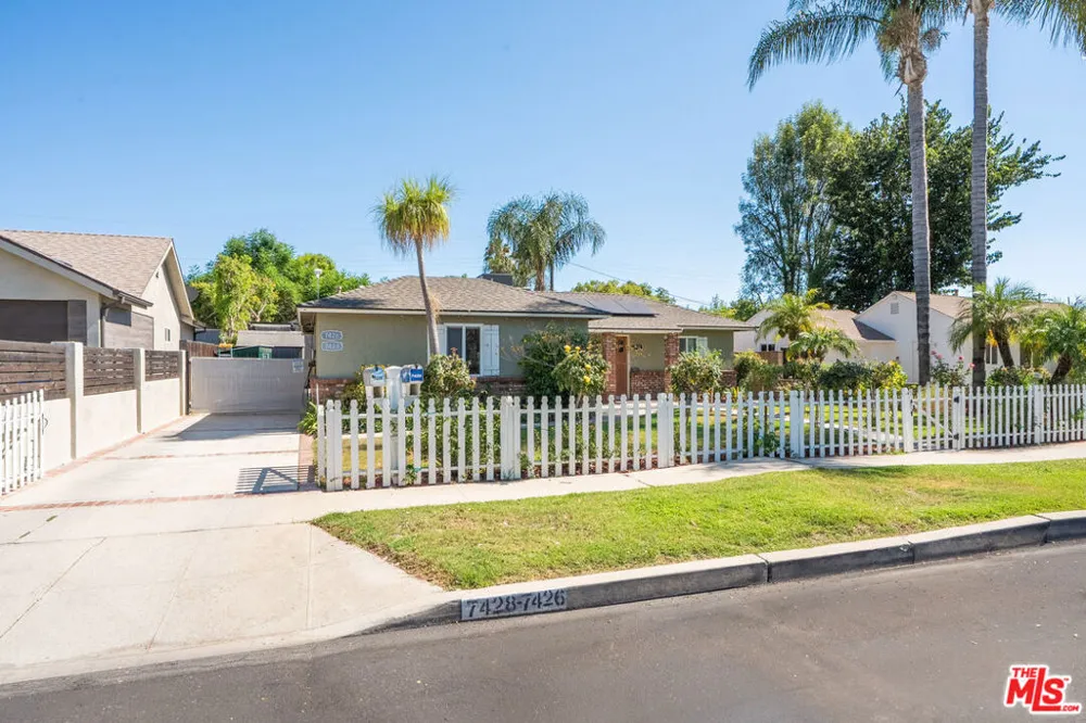 7426 Caldus Avenue Los Angeles, CA 91406