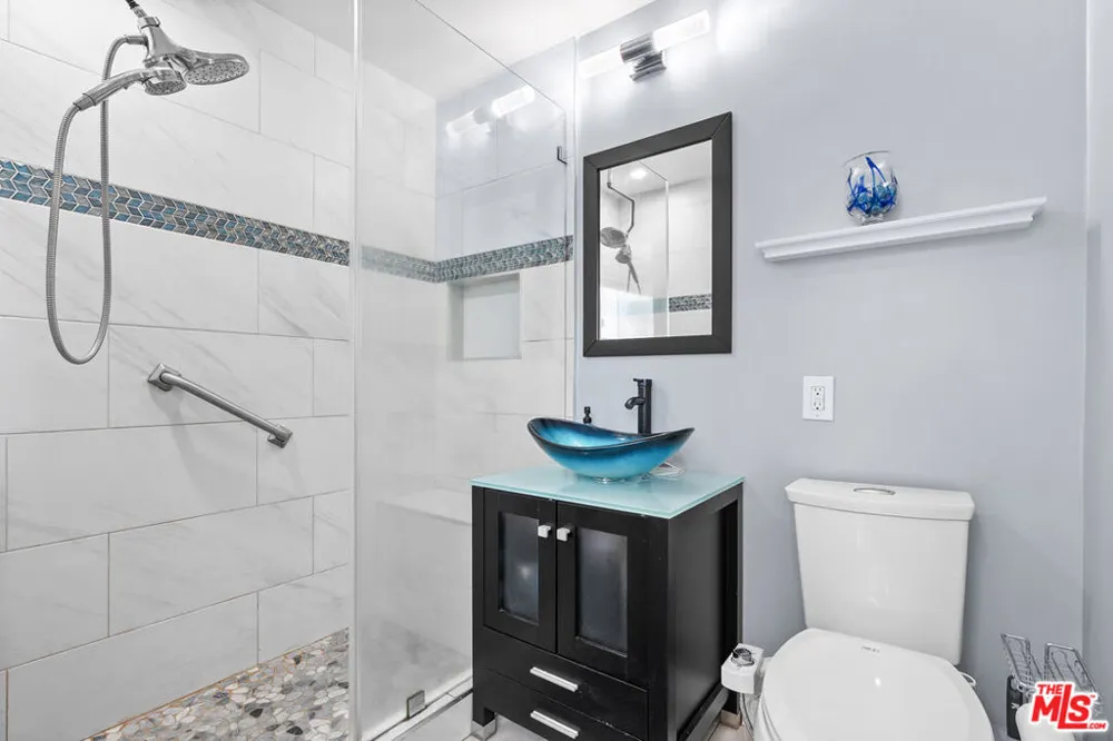 7426 Caldus Avenue Los Angeles, CA 91406