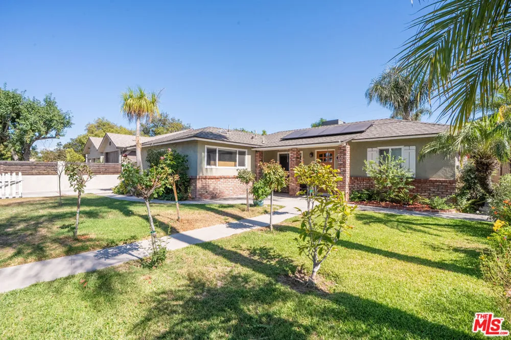 7426 Caldus Avenue Los Angeles, CA 91406