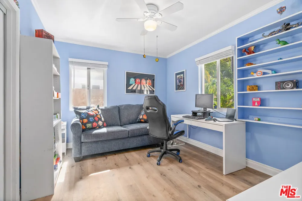 7426 Caldus Avenue Los Angeles, CA 91406