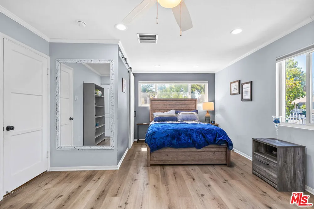 7426 Caldus Avenue Los Angeles, CA 91406