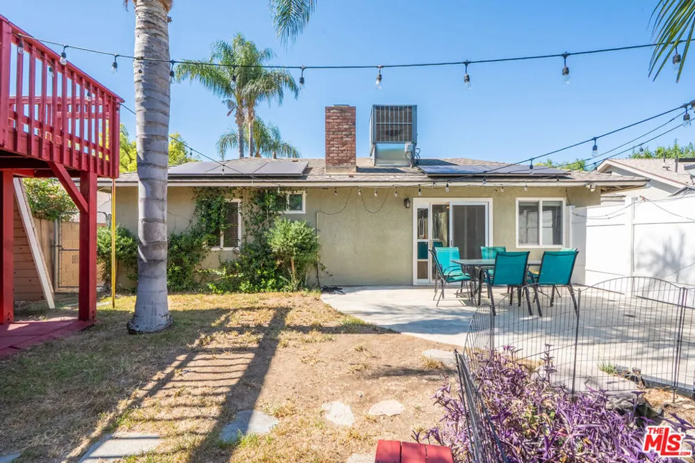 7426 Caldus Avenue Los Angeles, CA 91406