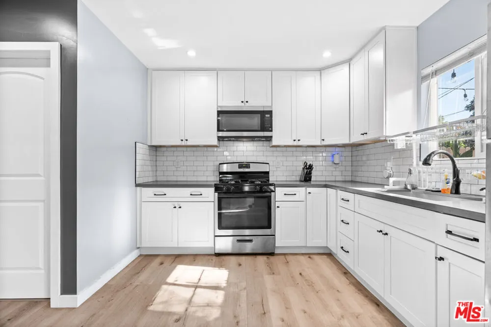 7426 Caldus Avenue Los Angeles, CA 91406