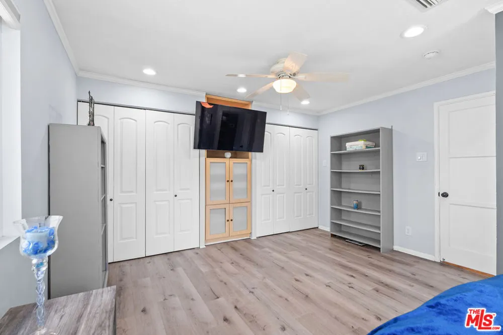 7426 Caldus Avenue Los Angeles, CA 91406