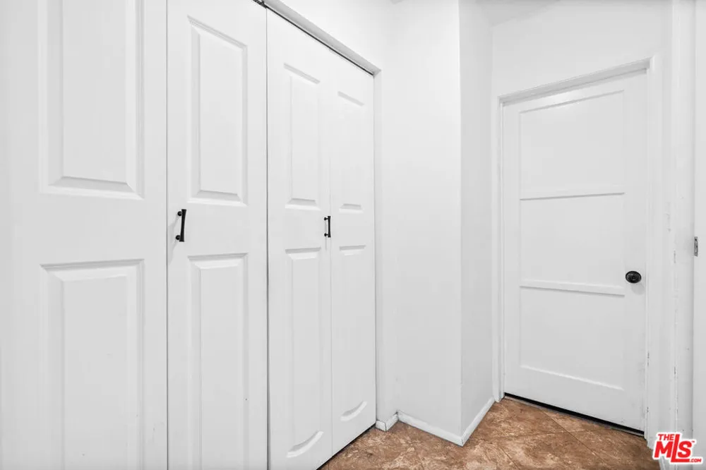 7426 Caldus Avenue Los Angeles, CA 91406