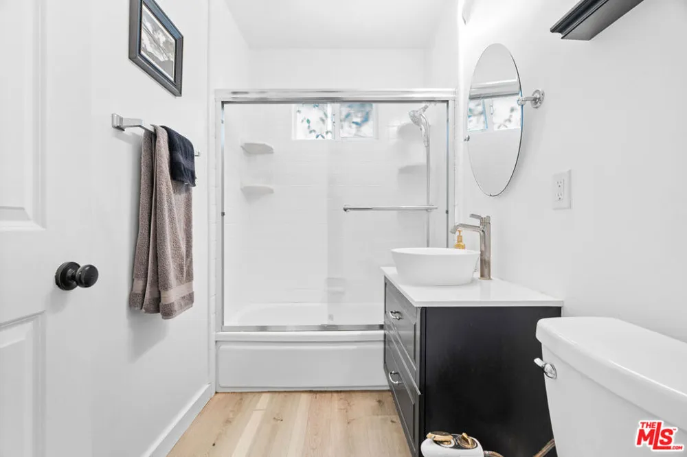 7426 Caldus Avenue Los Angeles, CA 91406