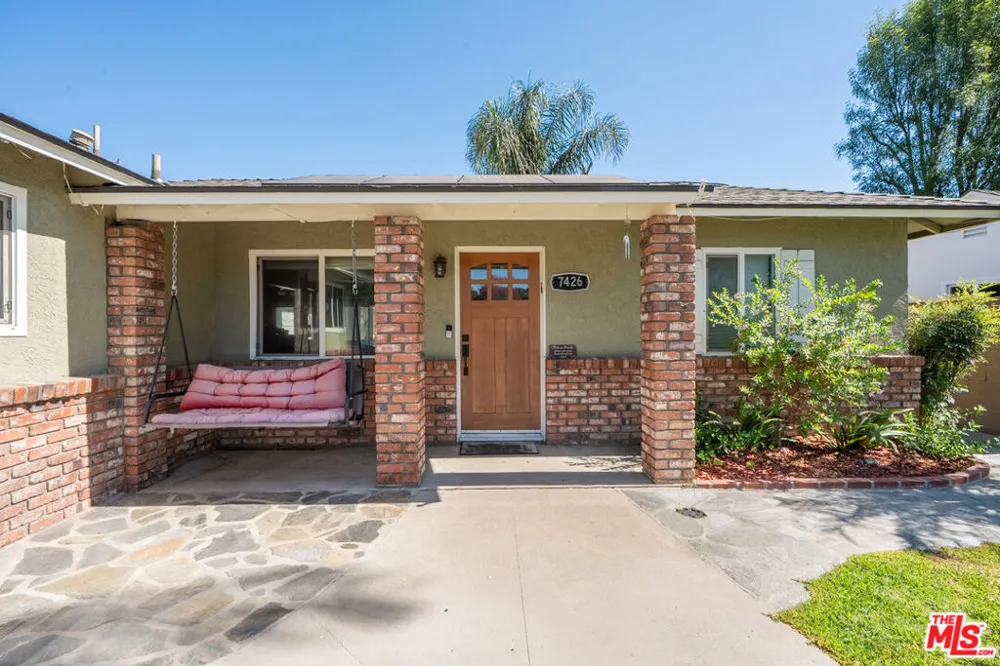 7426 Caldus Avenue Los Angeles, CA 91406