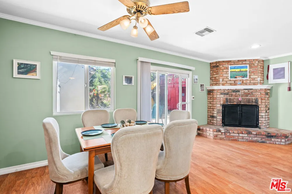 7426 Caldus Avenue Los Angeles, CA 91406