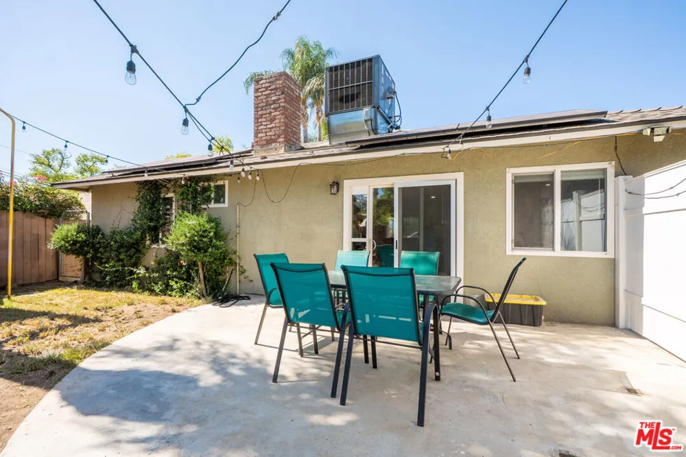 7426 Caldus Avenue Los Angeles, CA 91406