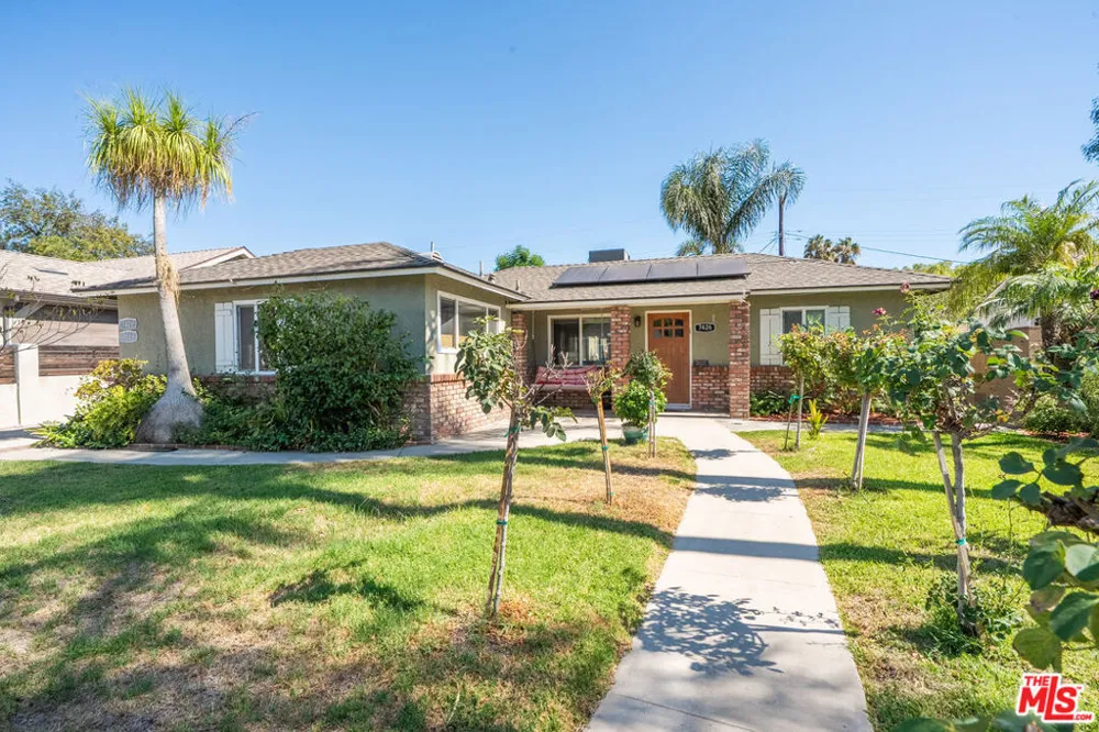 7426 Caldus Avenue Los Angeles, CA 91406