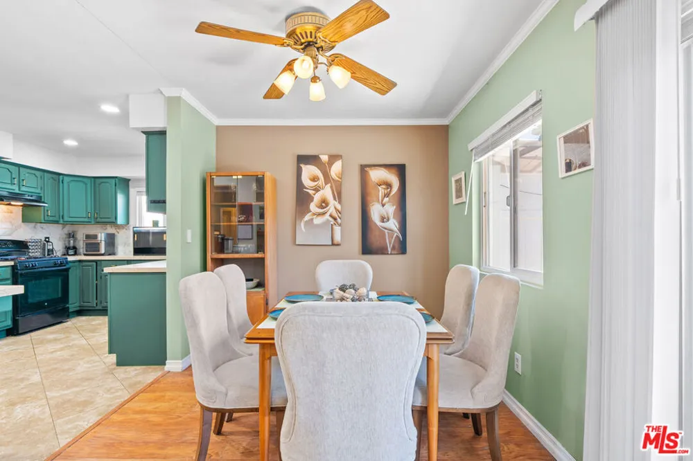 7426 Caldus Avenue Los Angeles, CA 91406