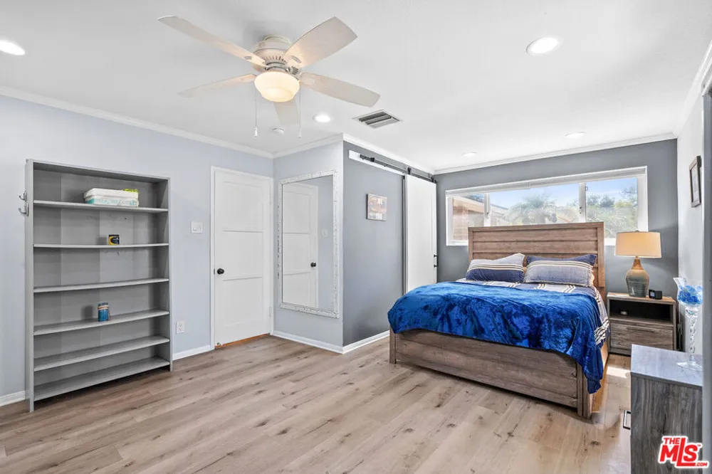 7426 Caldus Avenue Los Angeles, CA 91406