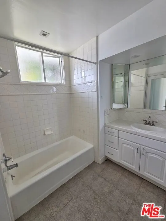 134 San Vicente Blvd Santa Monica, CA 90402