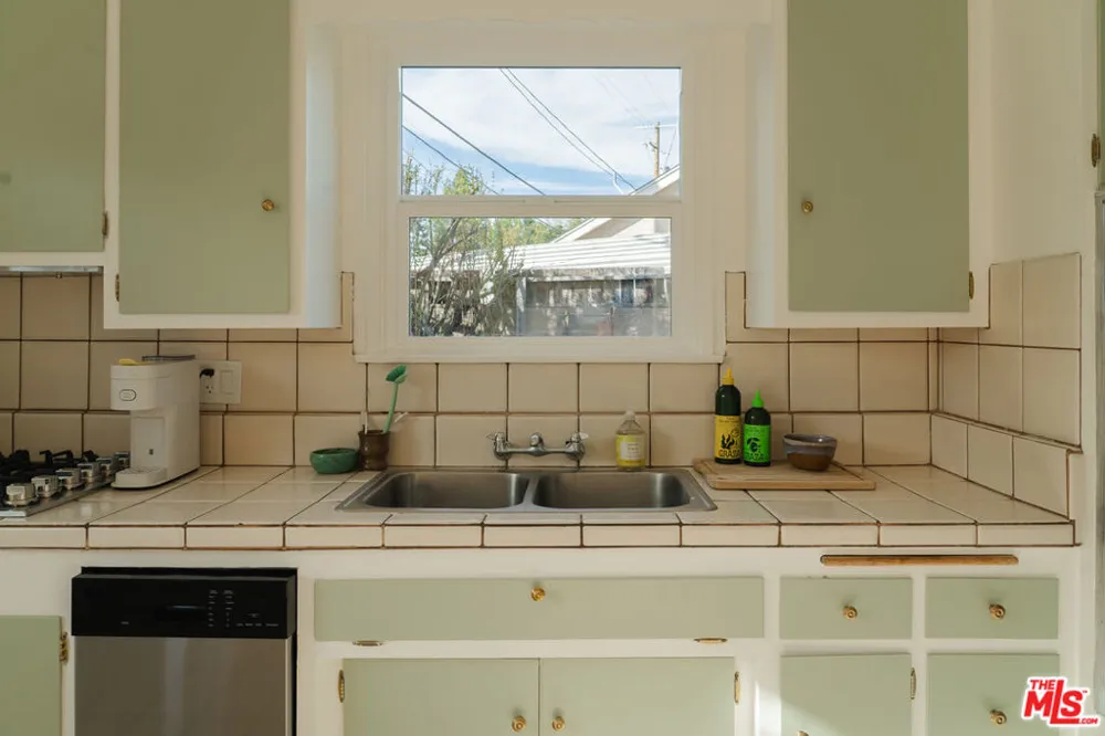 22736 Cantlay Street West Hills, CA 91307