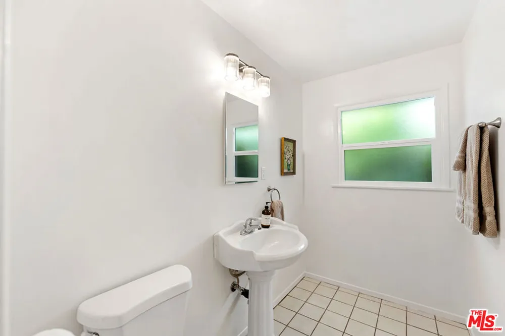 22736 Cantlay Street West Hills, CA 91307