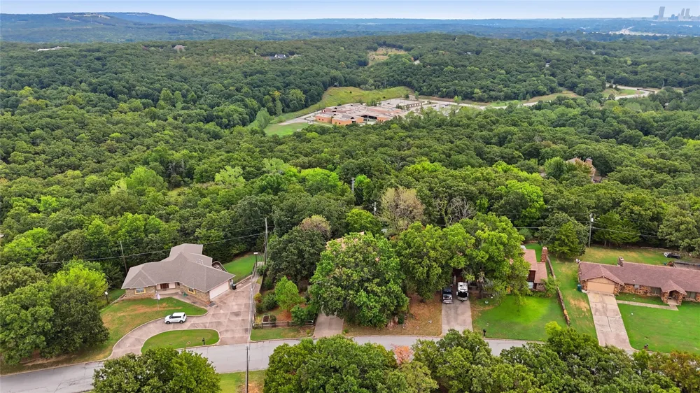 219 Oak Ridge Drive Sand Springs, OK 74063