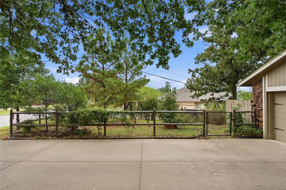 219 Oak Ridge Drive Sand Springs, OK 74063