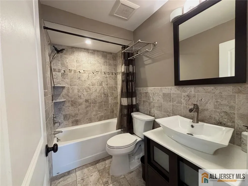 8 Tanglewood Lane Colonia, NJ 07067