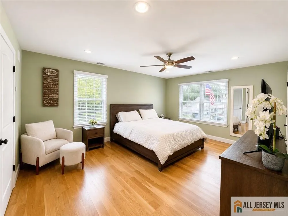 8 Tanglewood Lane Colonia, NJ 07067