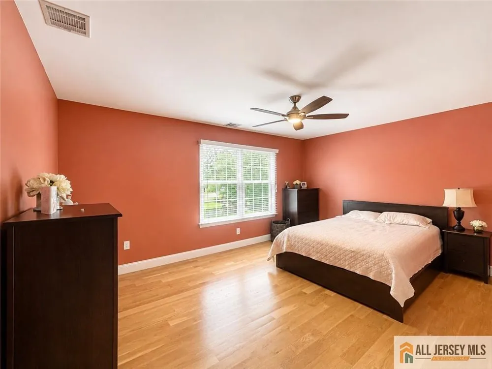 8 Tanglewood Lane Colonia, NJ 07067