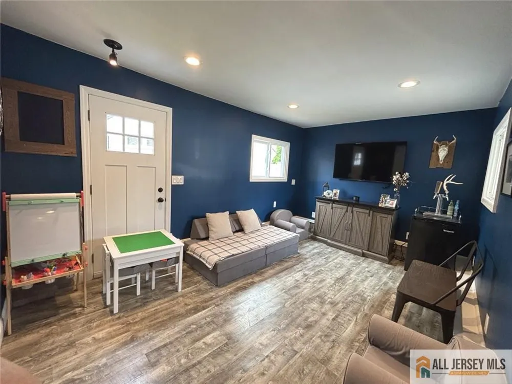 8 Tanglewood Lane Colonia, NJ 07067