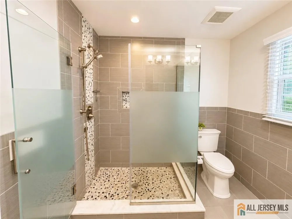 8 Tanglewood Lane Colonia, NJ 07067